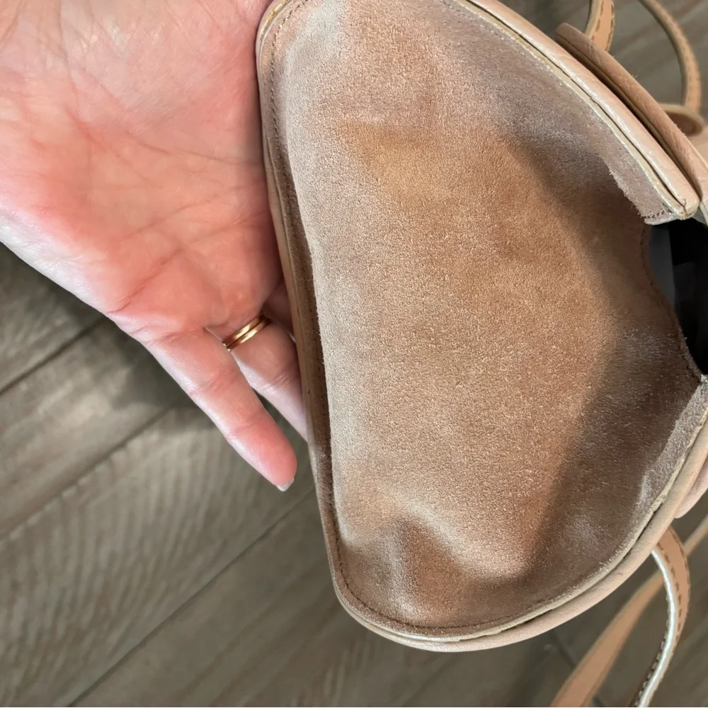 Tod’s blush pink suede shoulder bag - Picture 4 of 10